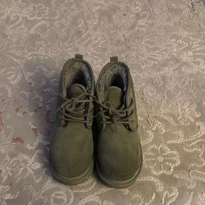 Kids Green Suede Boots size 4 in kids but can fit a size 6 in women